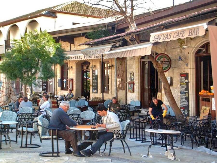 Уличное кафе на Кипре